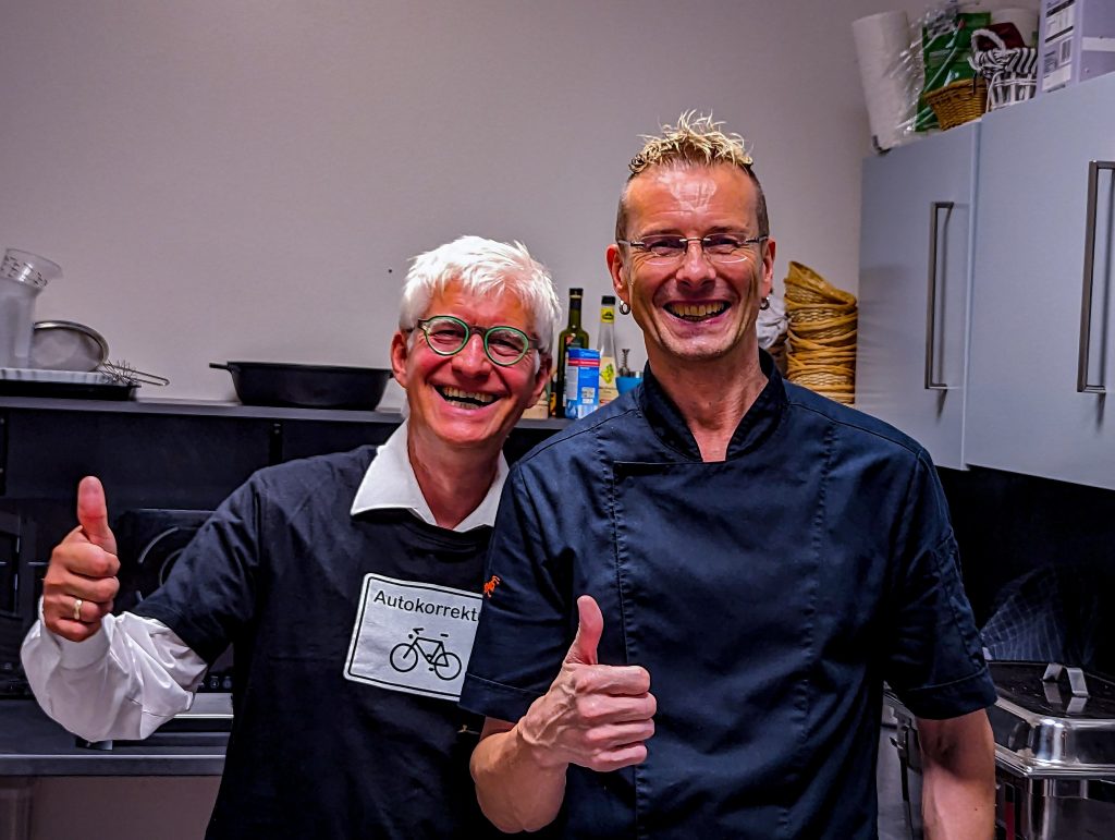 Fröhliche Stimmung mit meinem Auftraggeber des Kochevents im Juli  in der Weinhandlung Entdeckerweine in Gladbeck